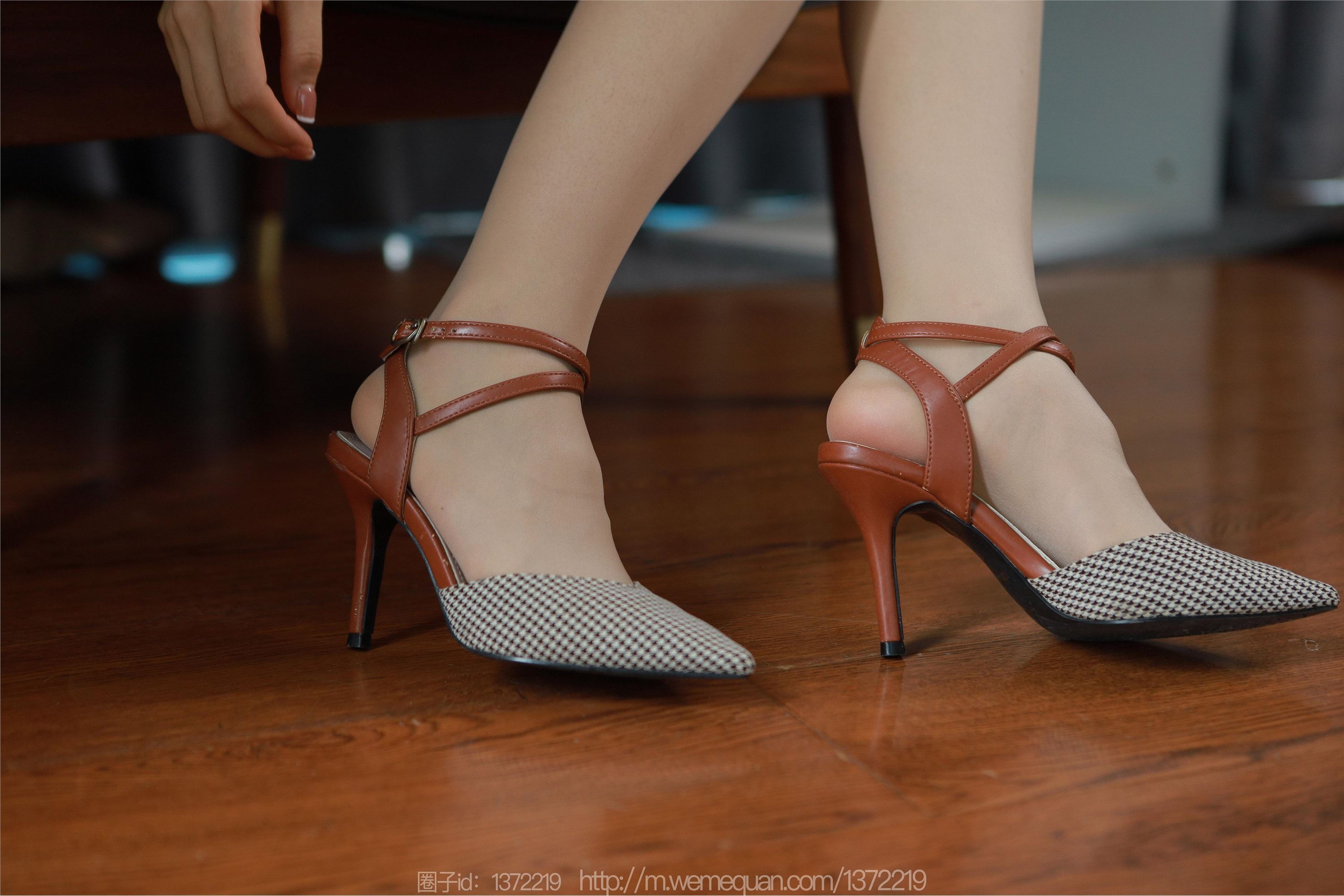 IESS异思趣向  2023.07.04 丝享家 1471 小金《咖色吊带短裙》